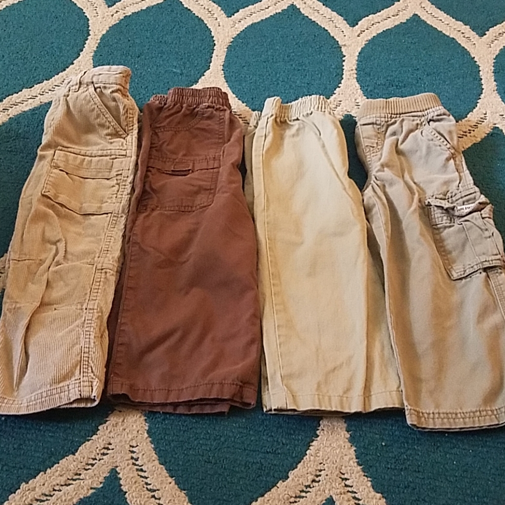 Lot of 4 dress / cargo pants .